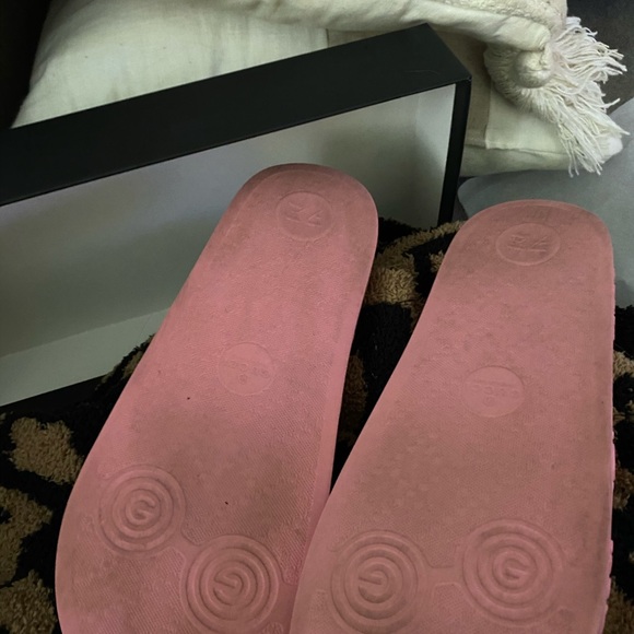 Pink Gucci Slides - Picture 4 of 4